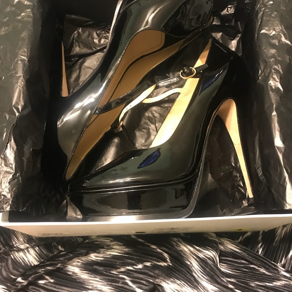 YSL  tribute 105 pump